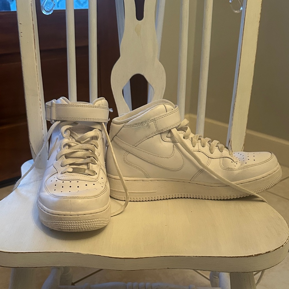 Men's White High-Top Athletic Shoes